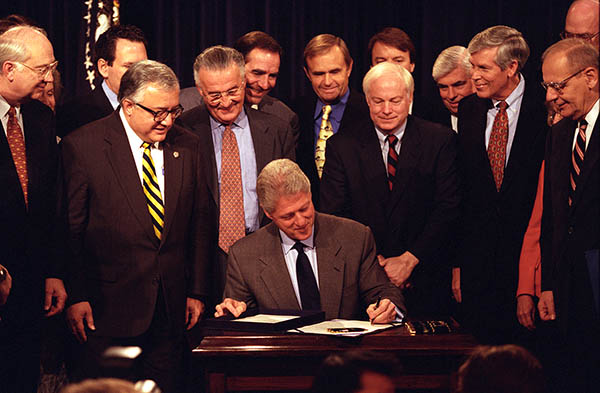 Bill Clinton signs financial services regulation act of 1999